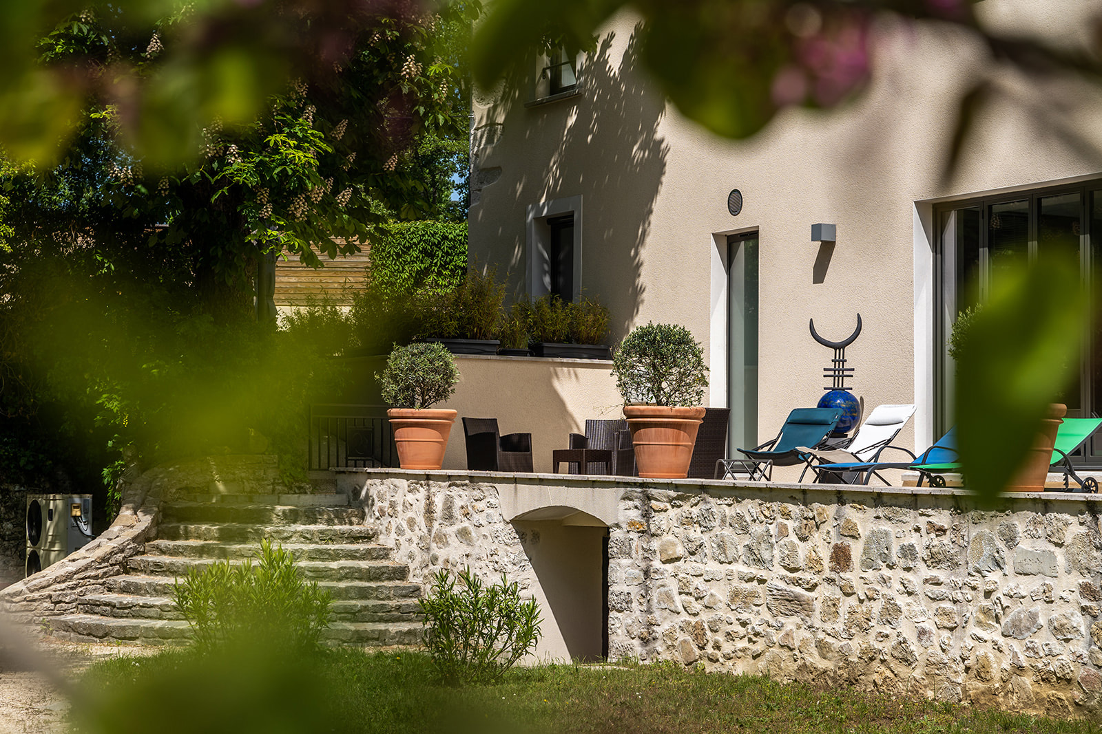 garden of the Hotel LA CACHETTE in Drôme Provençale