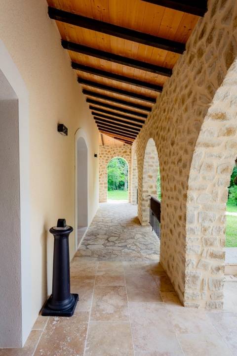 Les arcades de l'hôtel La CACHETTE à Dieulefit