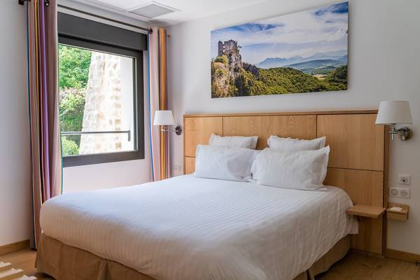 chambre de la suite junior de l'hôtel LA CACHETTE à Dieulefit en Drôme Provençale